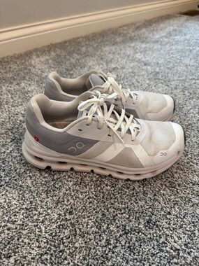 On Cloud Cloudrunner women’s size 8